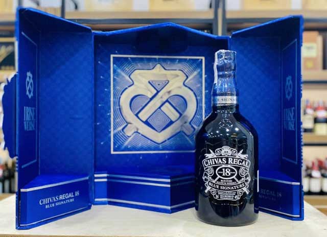 Chivas 18 Blue Signature Hộp Quà Tết 2025