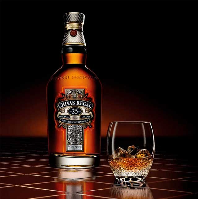 Chivas 25 năm Regal